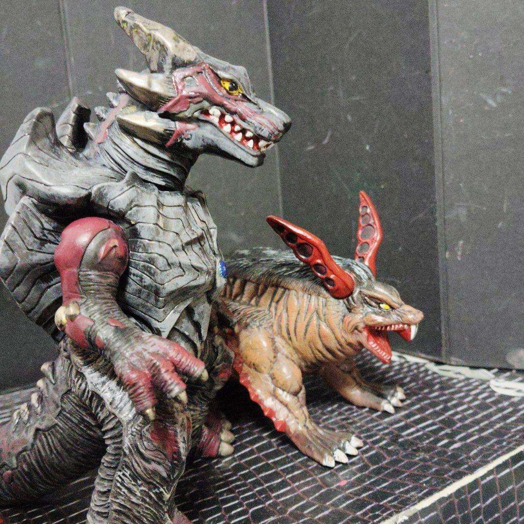 上野淳子ウルトラ怪獣ジョバリエ.マグニア