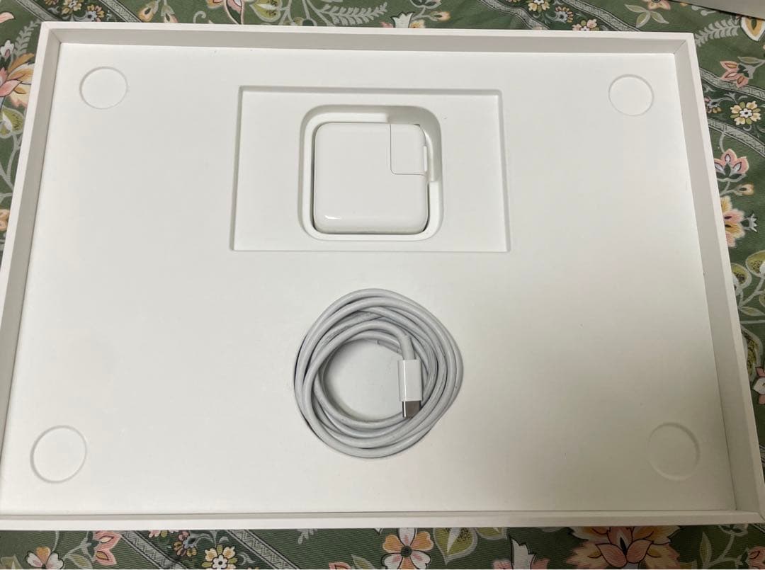 MacBook本体 Apple MacBook Air (M1, 8GB,256GB)