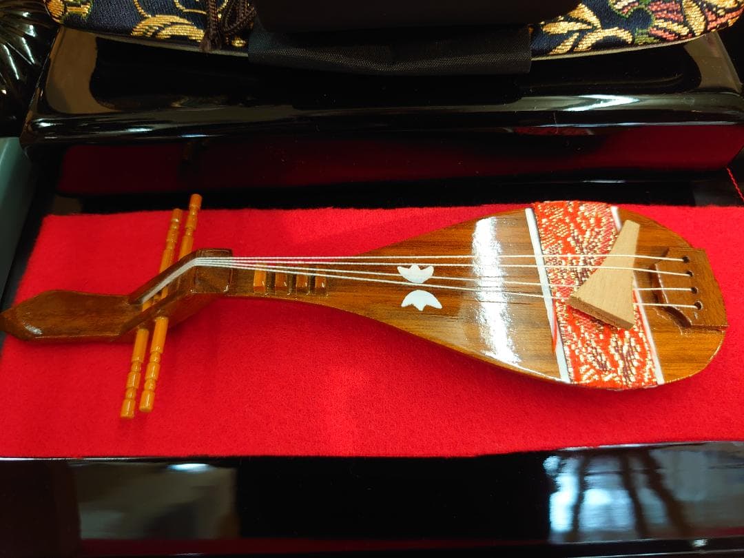 ●くみ●新品おひなさま●　桜づくし刺繍飾り　琵琶と琴のお道具付