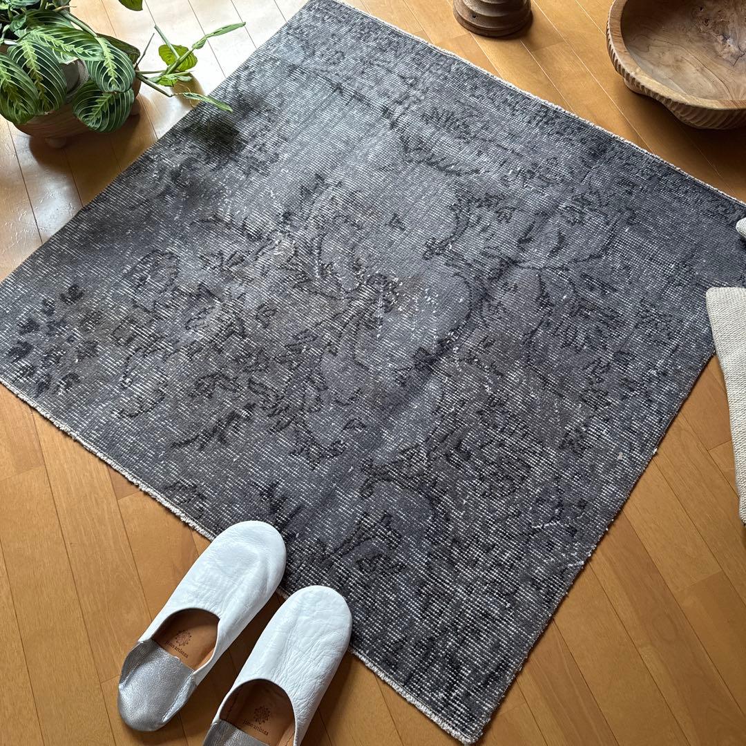 92.5×92.5 正方形　ダークグレイ　ボタニカル　トルコヴィンテージラグ