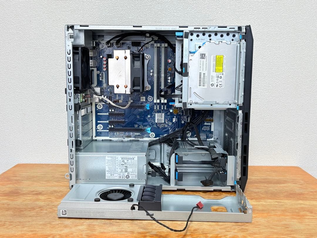 ベアボーン状態のHP Z2 Tower G5 Workstation