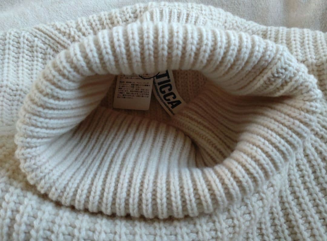 【未使用タグ付】TICCA　タートルネックリブニットベスト 　アイボリー