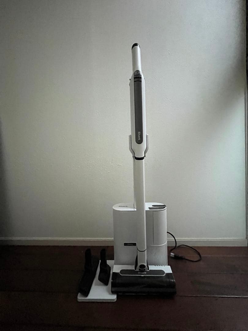シャーク　スティッククリーナー　CS150JAEごみ収集ドック付。状態良好