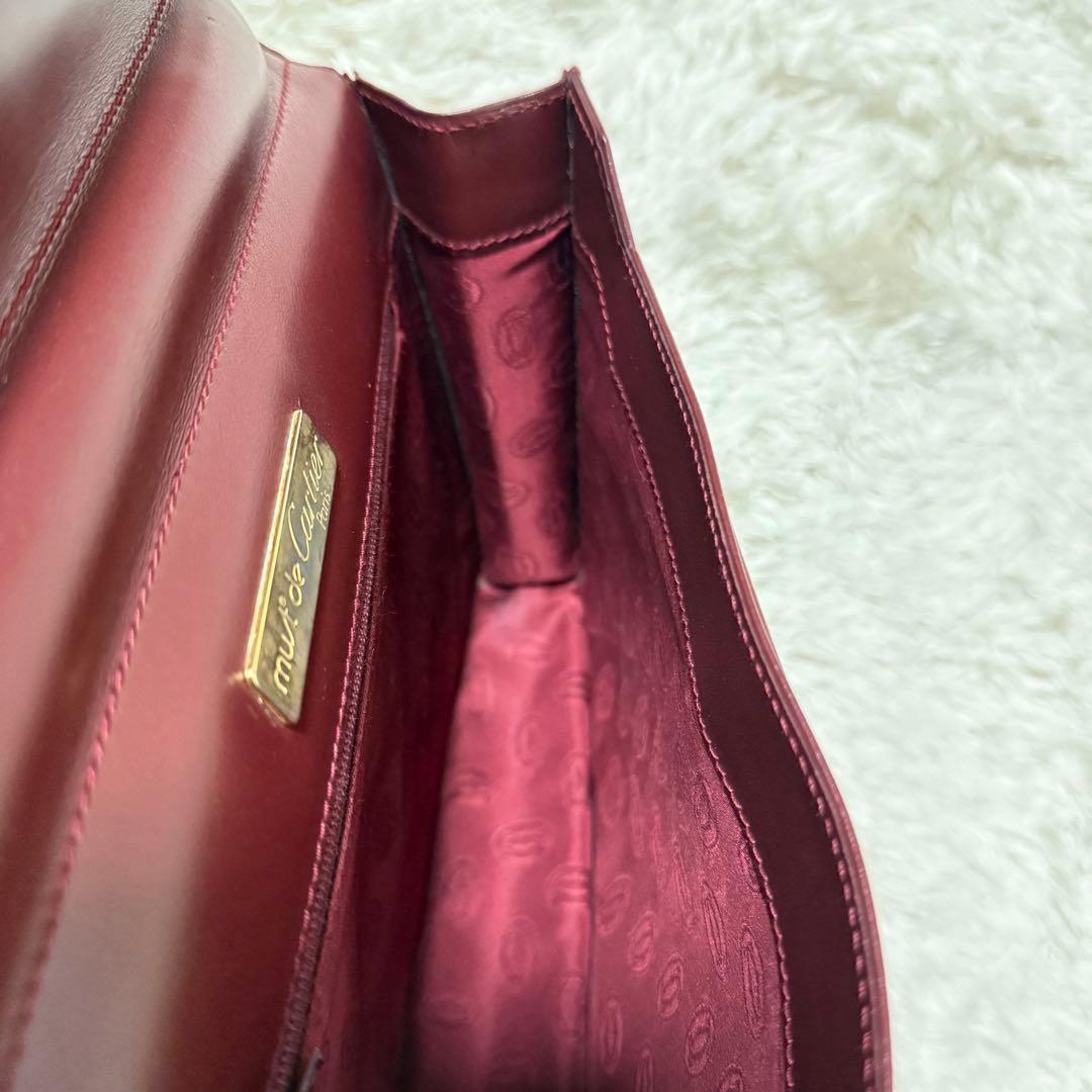 カルティエ　マストライン　クラッチバッグ　ボルドー　ロゴ金具
