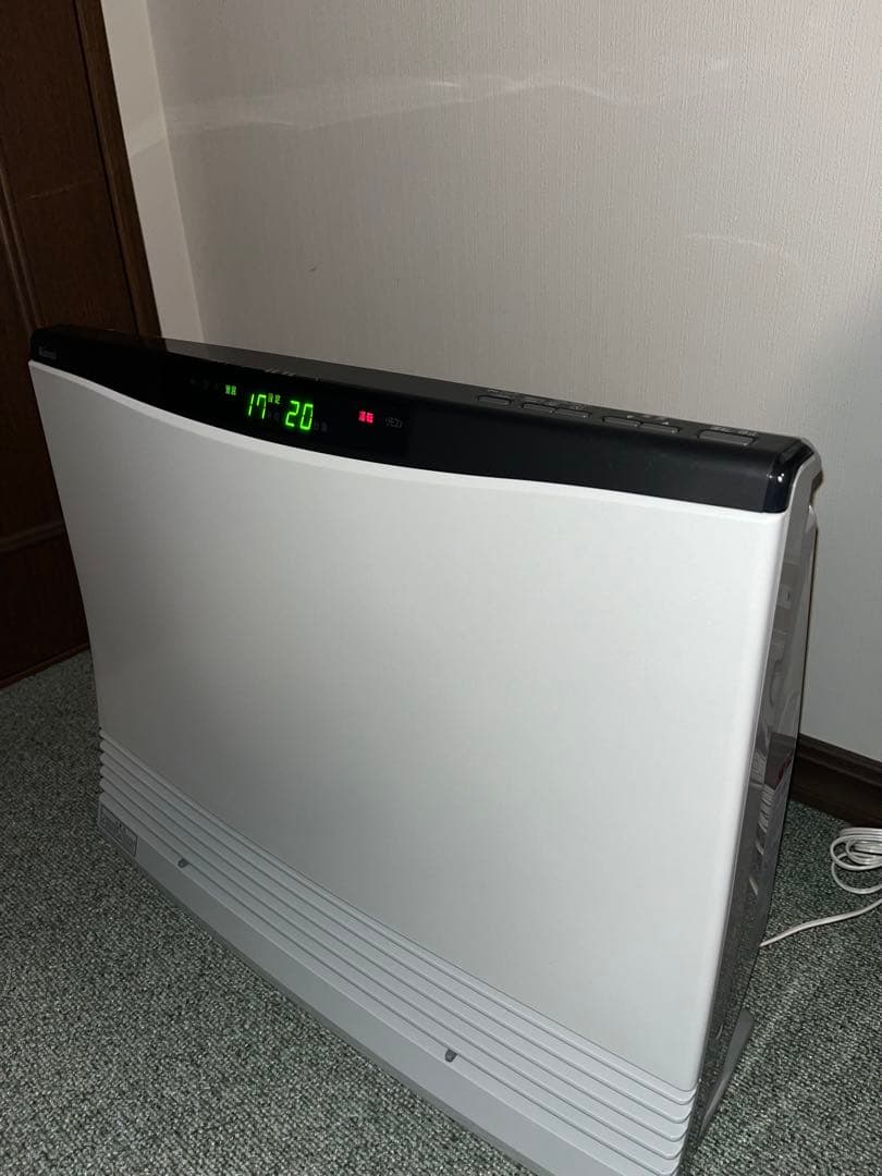 温水ルームヒーター　2015年製 未使用品