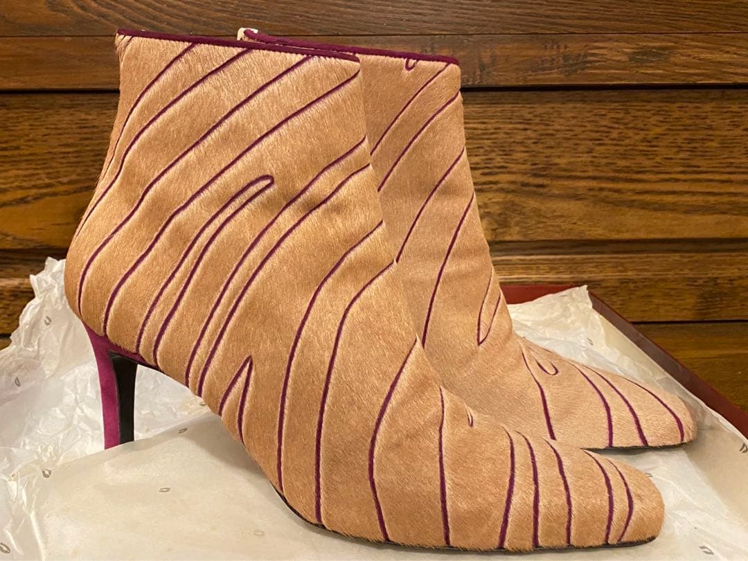 ミ*イ様 フェラガモ　ベージュ&フューシャピンクショートブーツ(実家保管品)