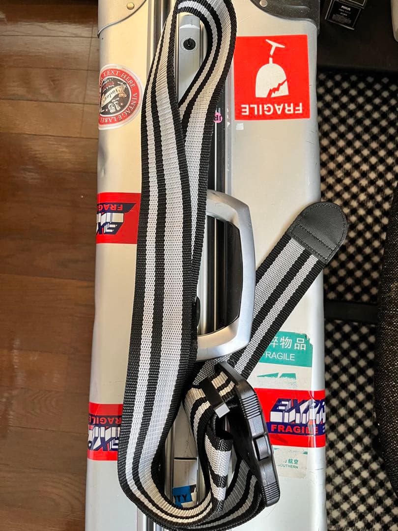 キャスター付 ビンテージアルミキャリーケース　TSAベルト付