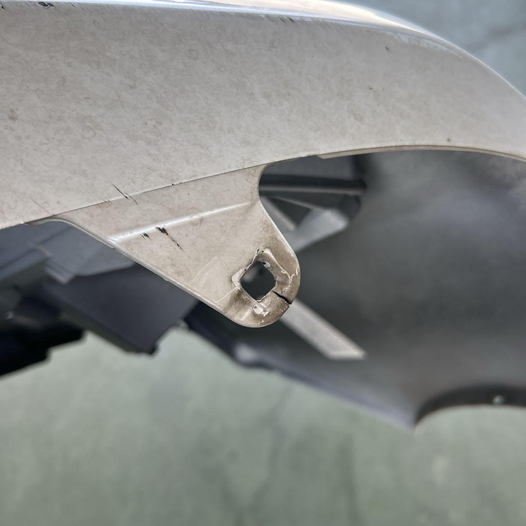 80ヴォクシー　フロントバンパー