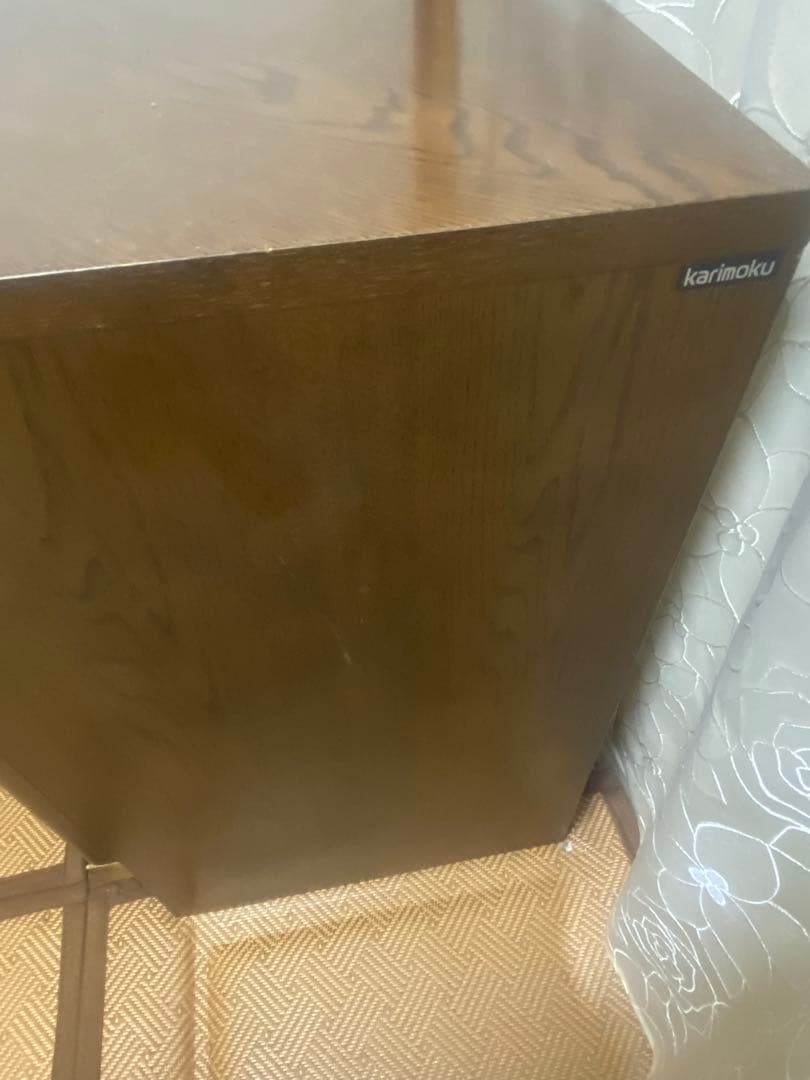 ヨシページです。 ブラウン木製キャビネット・サイドボード　カリモク