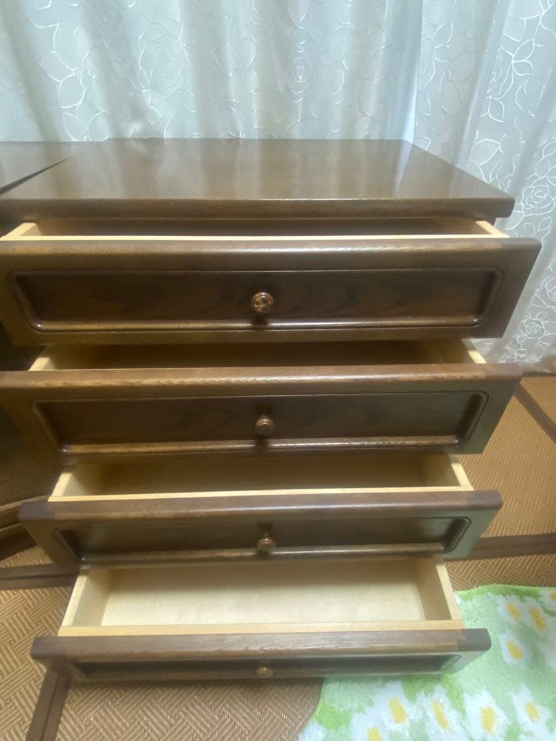 ヨシページです。 ブラウン木製キャビネット・サイドボード　カリモク