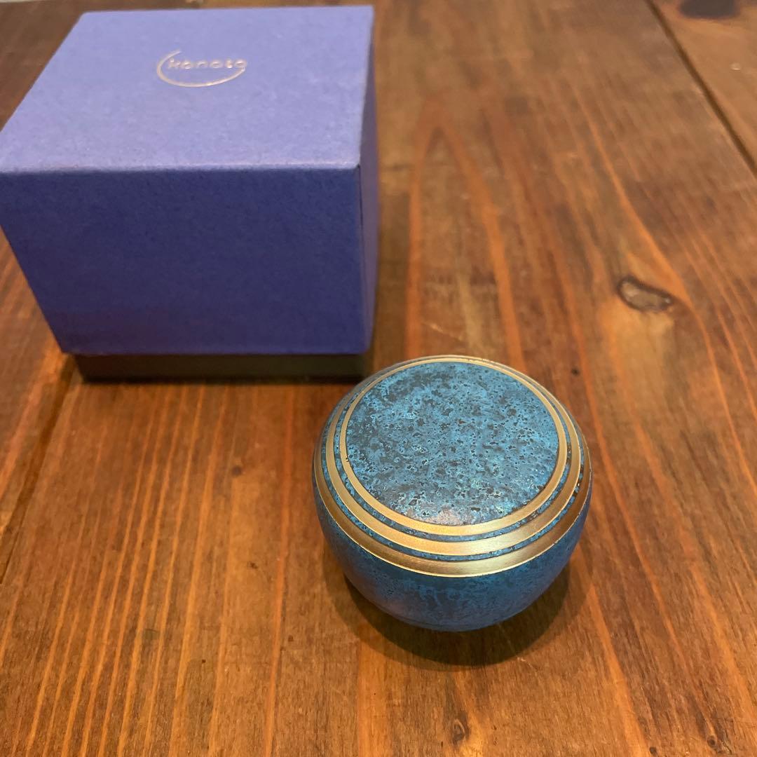 美品　グッドデザイン　金属製　メモリアルボトル　カナタ　青銅色　重厚感ある　骨壷