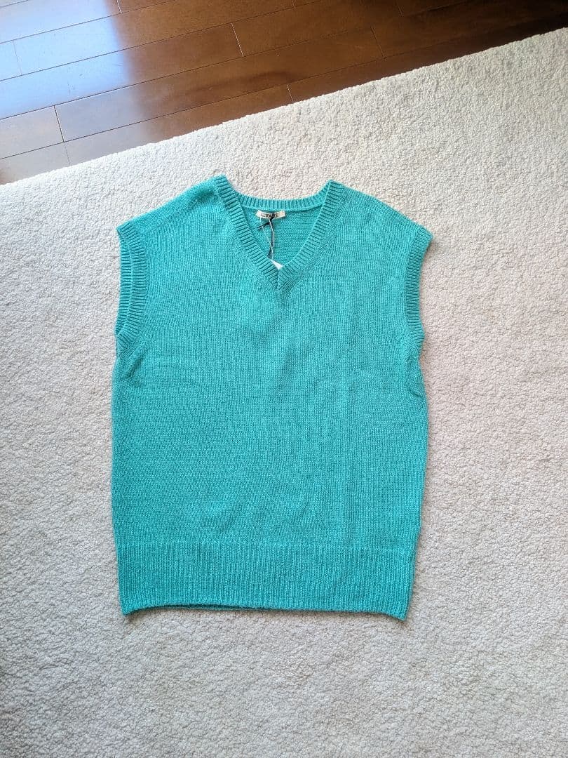 AURALEEオーラリー　ニットベスト新品