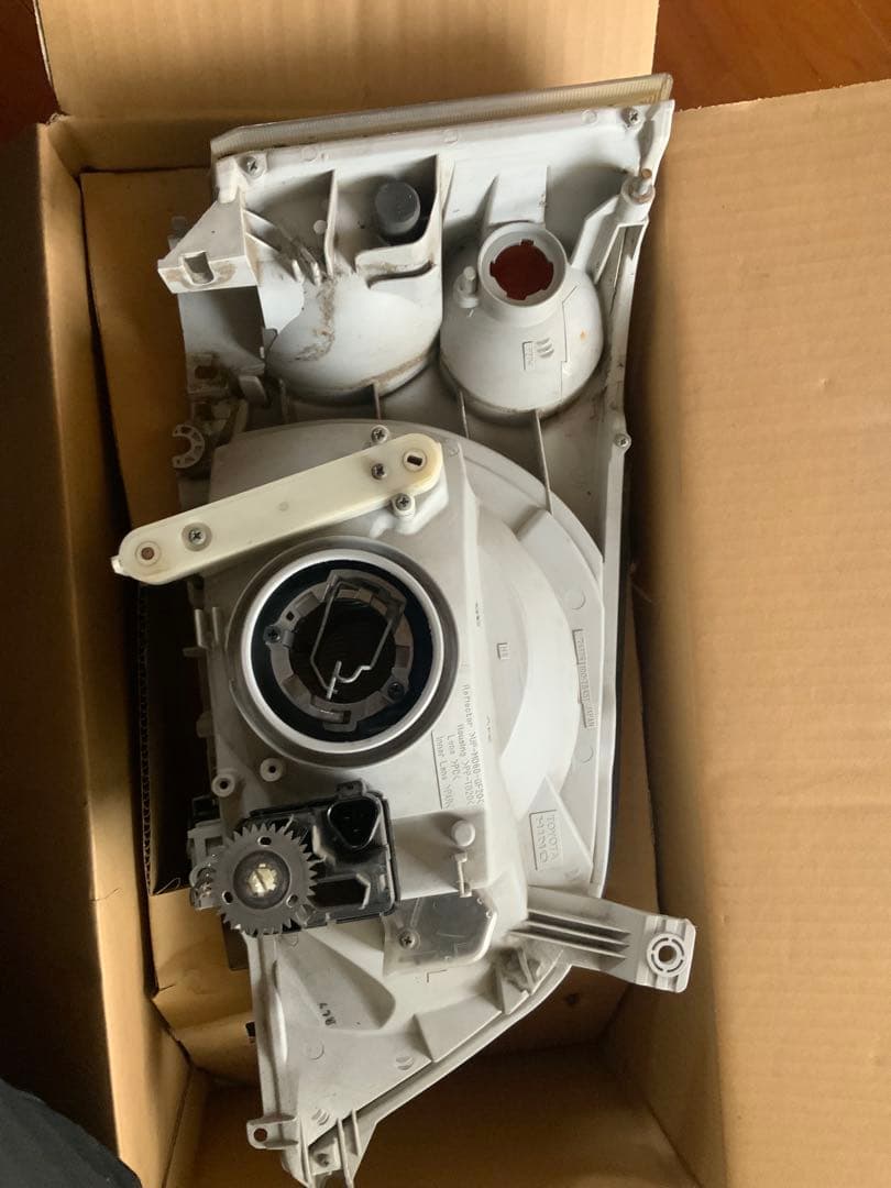 13枚目傷　8枚目ペンキ　ダイナ デュトロ 純正 ヘッドライトユニット 左