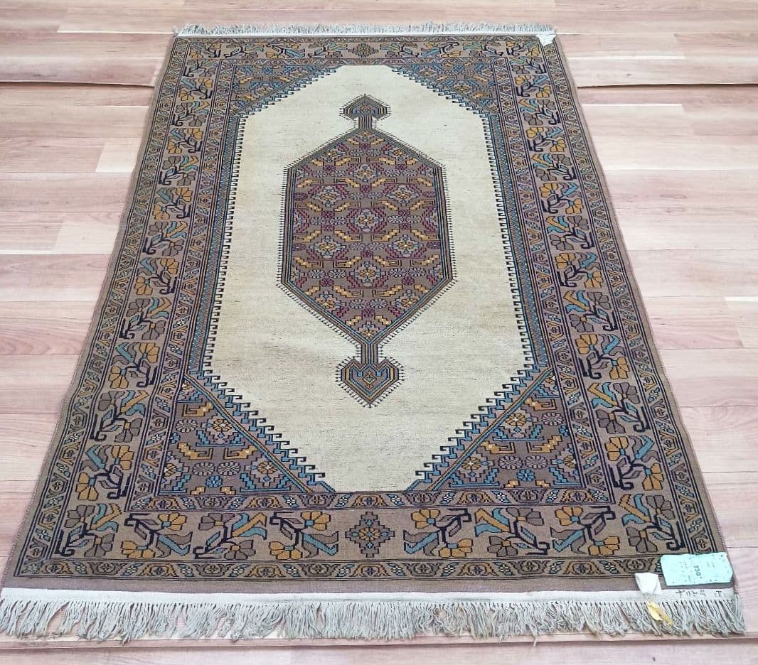 Y3075 パキスタン絨毯 ウール 手織り 181×122㎝ トライバルラグ