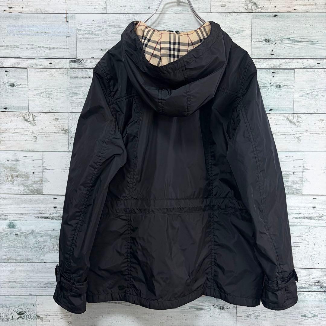 バーバリーロンドン　ナイロンジャケット　フーデッドジャケット　裏地ノバチェック柄