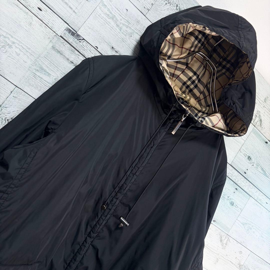 バーバリーロンドン　ナイロンジャケット　フーデッドジャケット　裏地ノバチェック柄