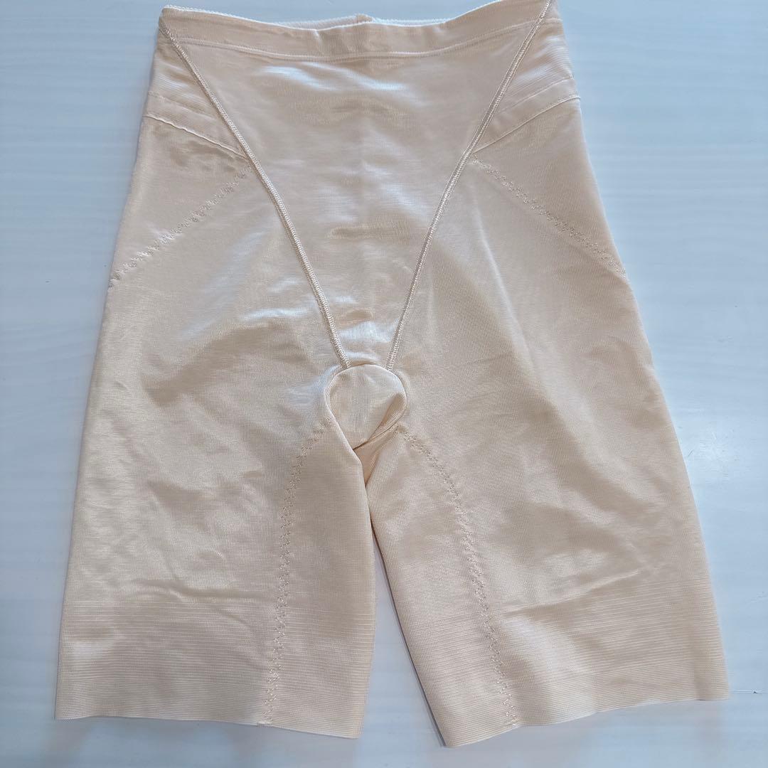 フォーシスアンドカンパニー　ブライダルインナー　E70 64 70