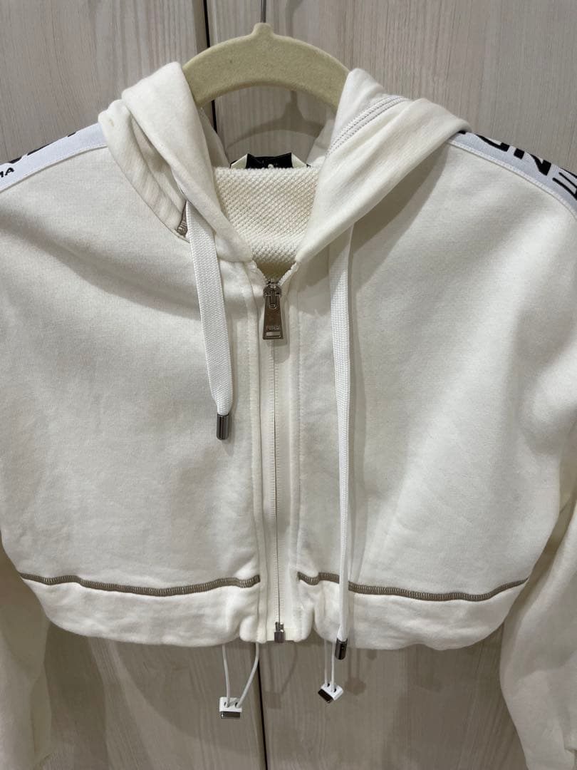 FENDI ショート丈パーカー デカロゴ XXS