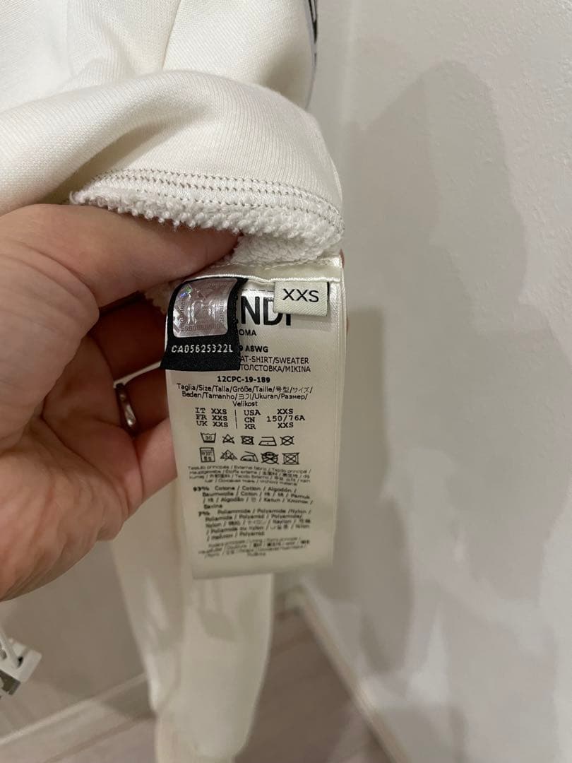 FENDI ショート丈パーカー デカロゴ XXS