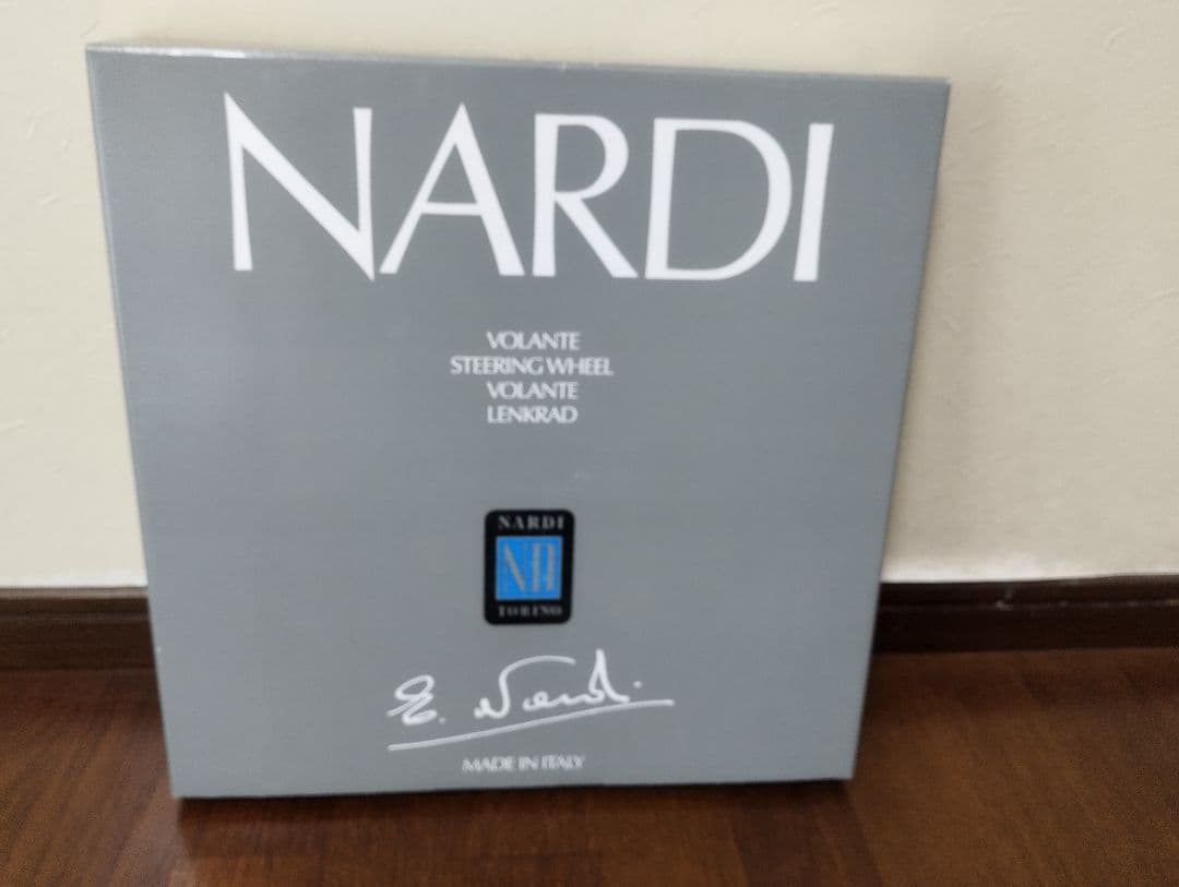 正規品NARDIステアリング綺麗