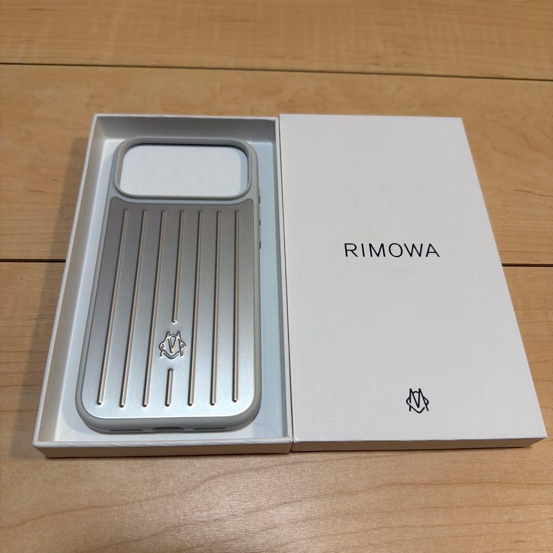 RIMOWA iPhone 17 Pro Max ケース