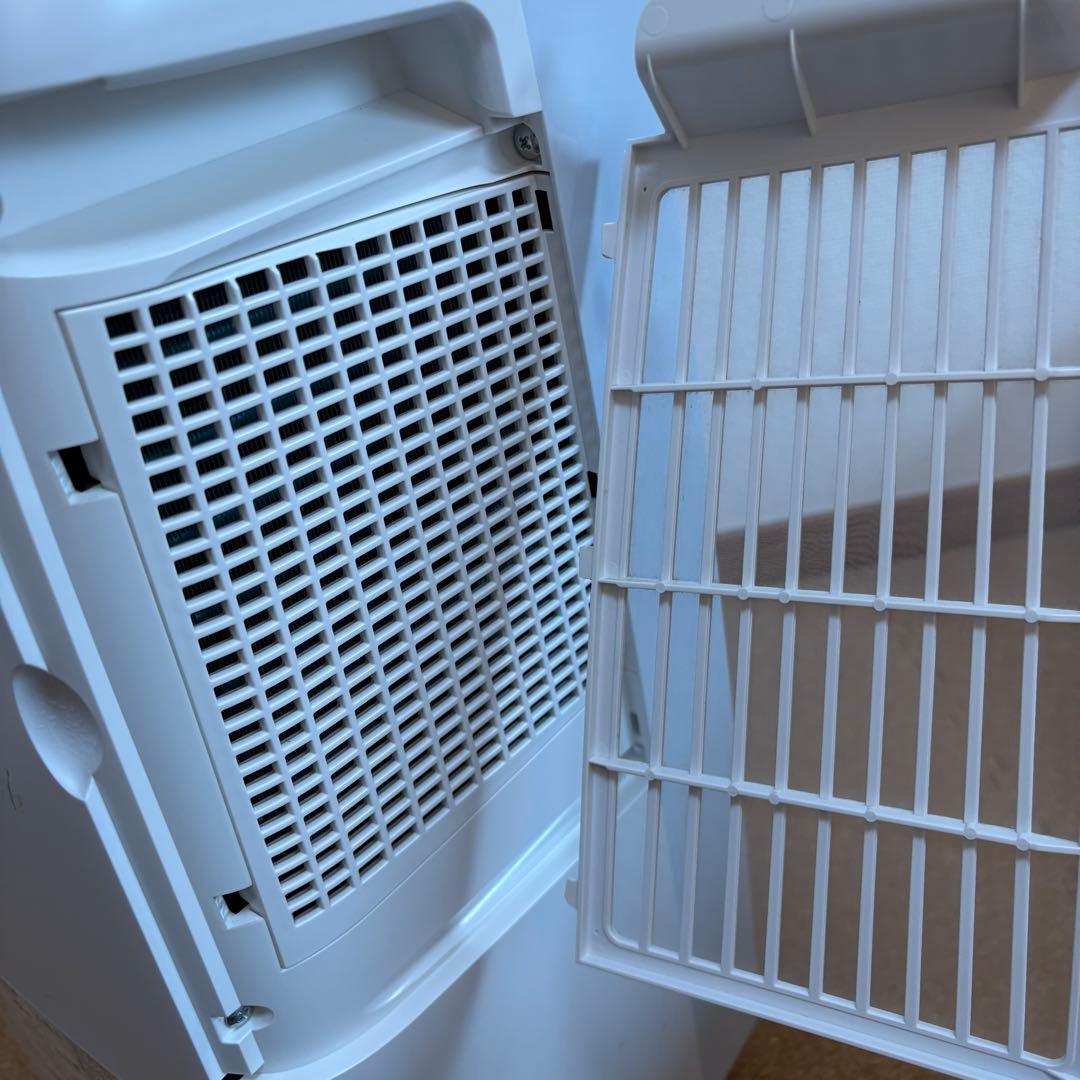 【良品】シャープ 衣類乾燥除湿機 CM-J100-W プラズマクラスター2019