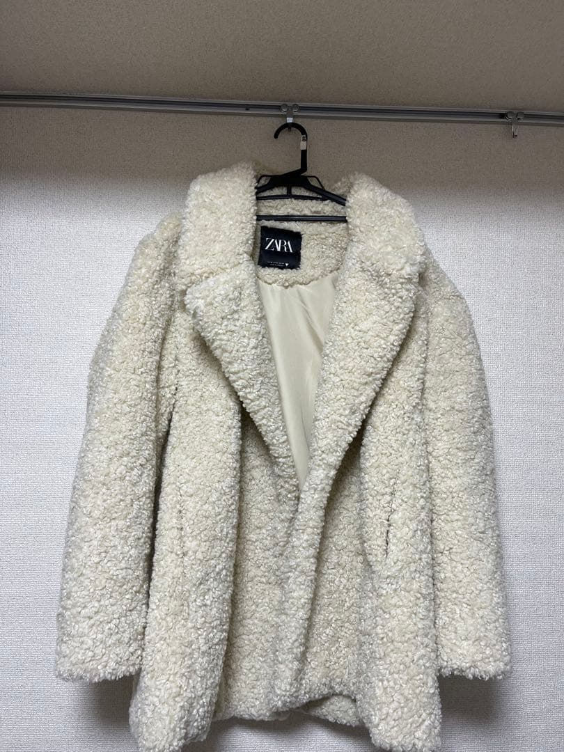完売品 ZARA アイボリー フェイクファーコート　Mサイズ