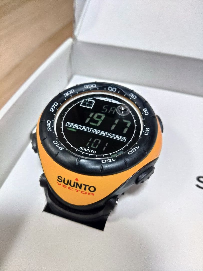 SUUNTO スント　VECTOR ベクター　イエロー　黄色　アウトドアウォッチ