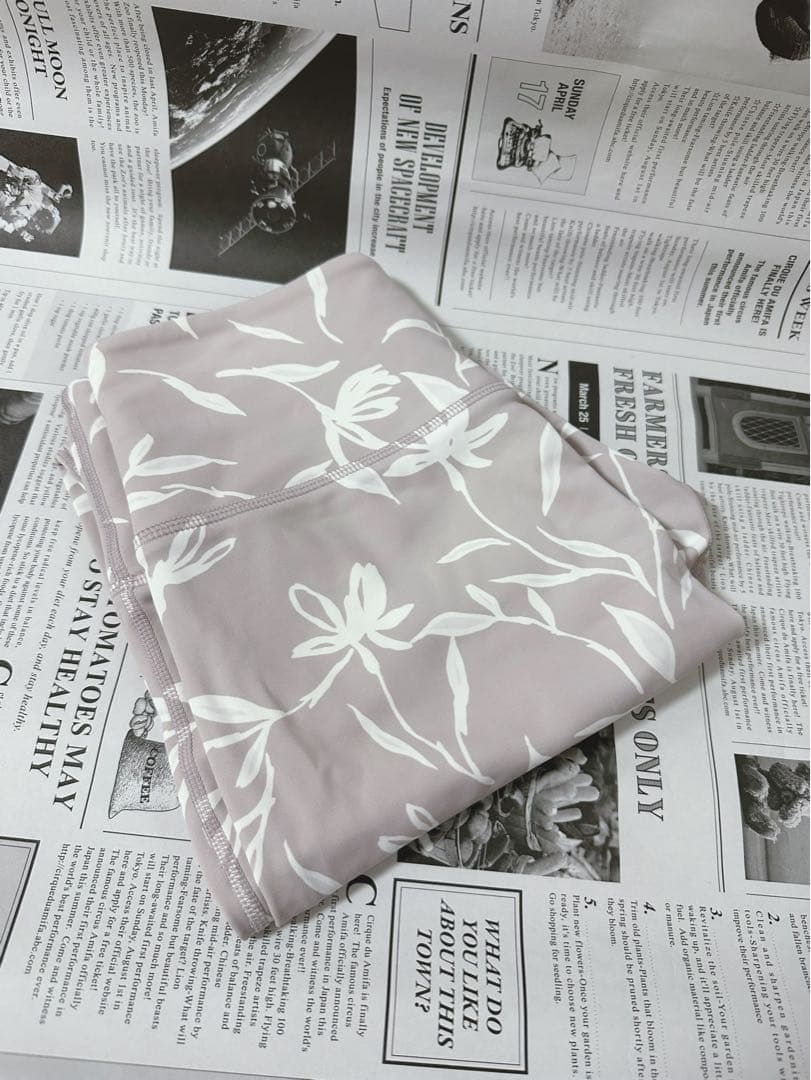 emmi yoga　ニューパウダリーフラワーレギンス＆トップスセット　完売品