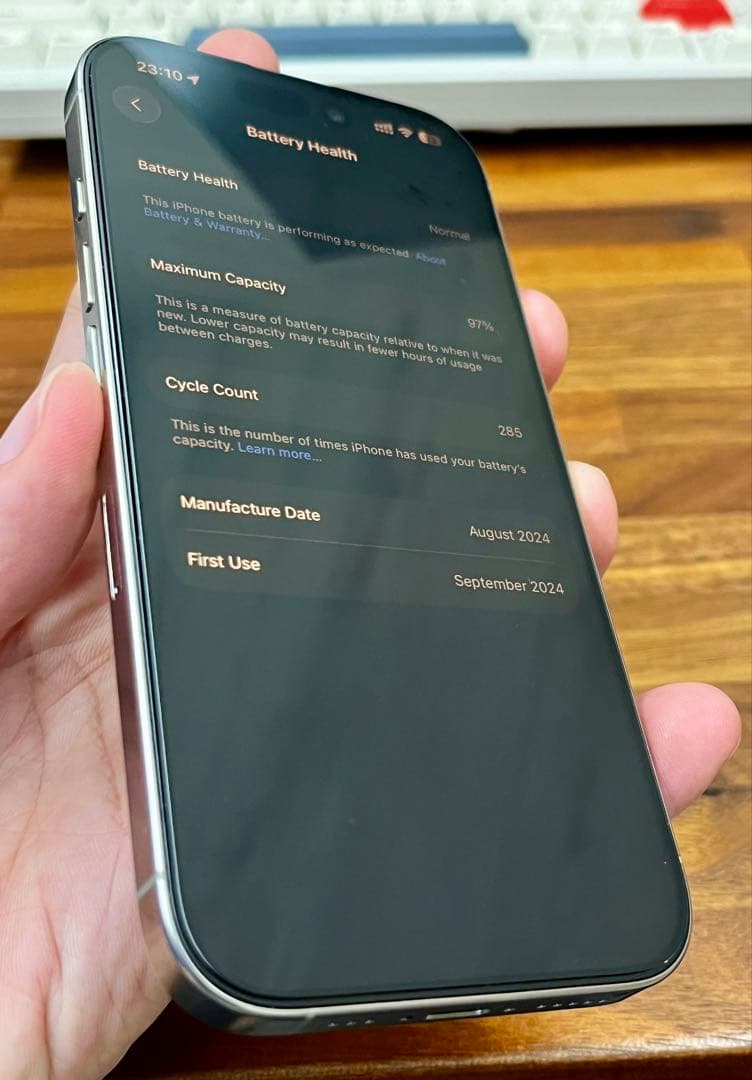 iPhone 16 pro 256GB SIMフリー バッテリー97%