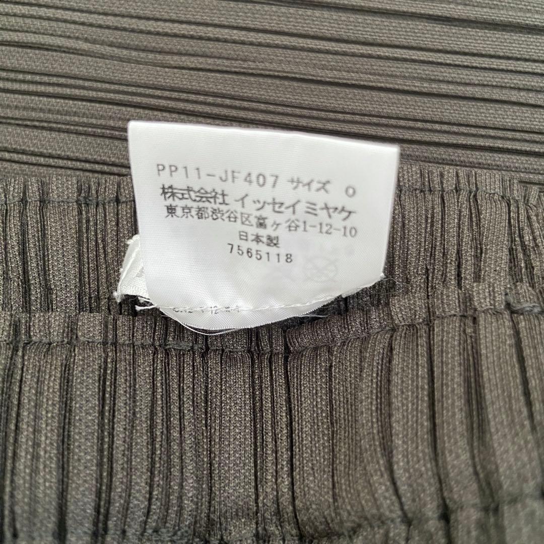 極美品　プリーツプリーズ イッセイミヤケ　ボトムス　ダークブラウン　0
