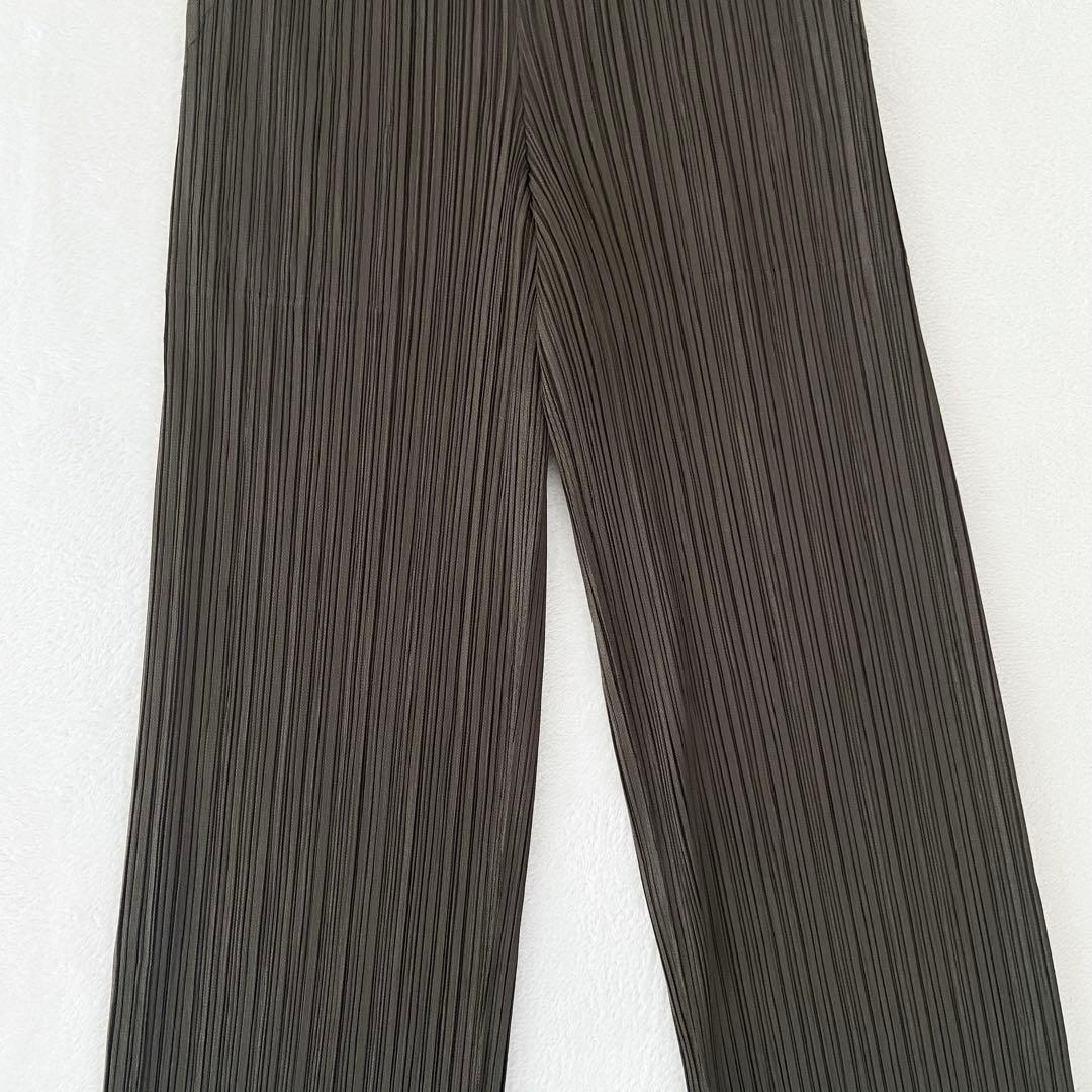 極美品　プリーツプリーズ イッセイミヤケ　ボトムス　ダークブラウン　0