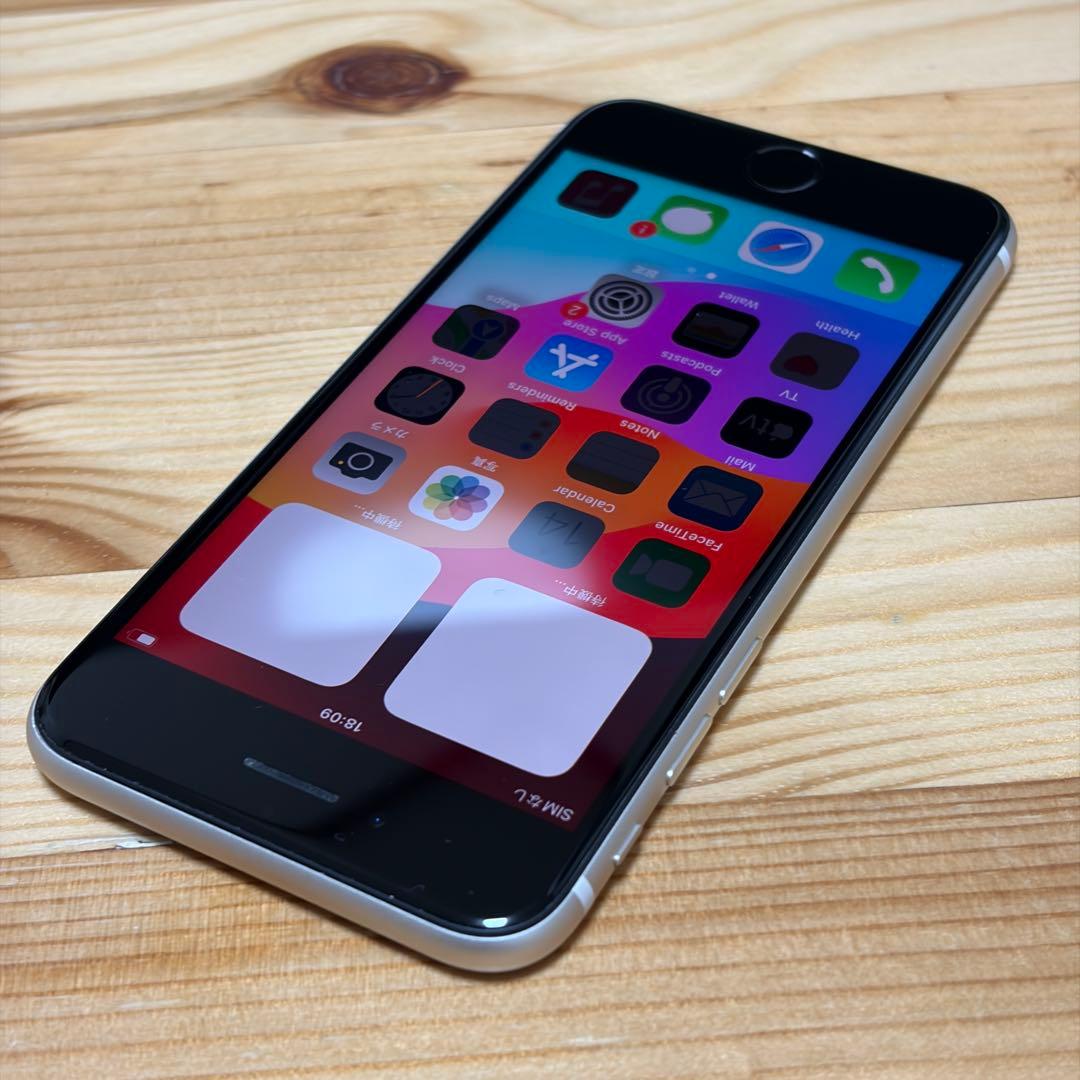 Q*e様 バッテリー新品　iPhoneSE第3世代64GB SIMフリー　美品