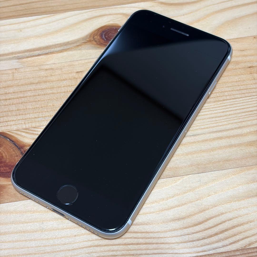 Q*e様 バッテリー新品　iPhoneSE第3世代64GB SIMフリー　美品