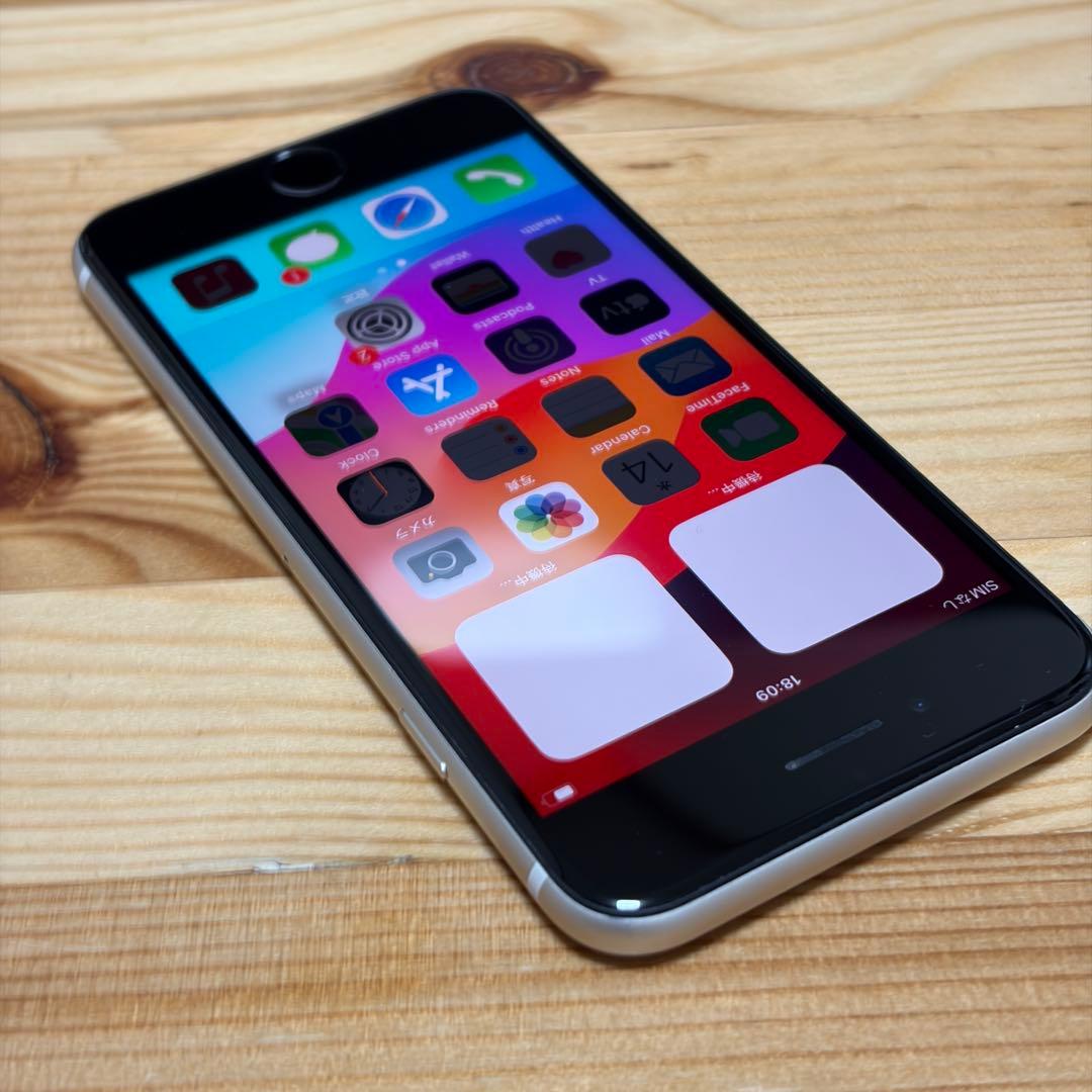 Q*e様 バッテリー新品　iPhoneSE第3世代64GB SIMフリー　美品