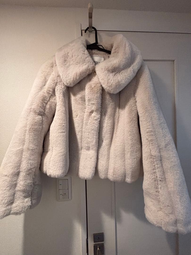 【Mサイズ】herlipto Winter Love Faux Fur Coat