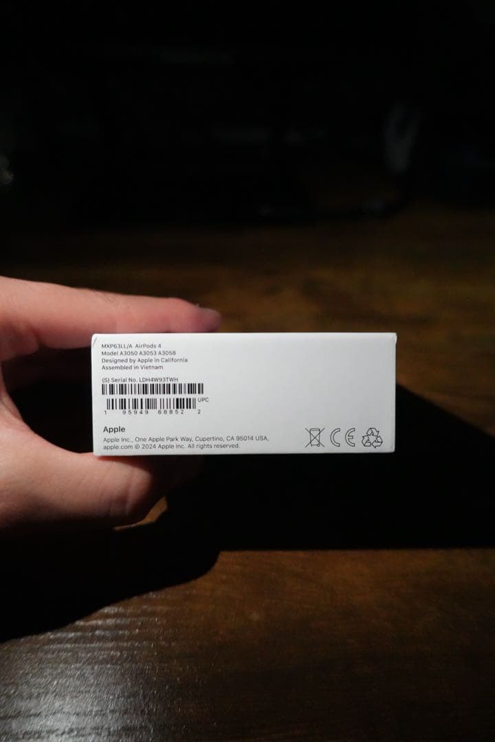 イヤホン Apple AirPods 4