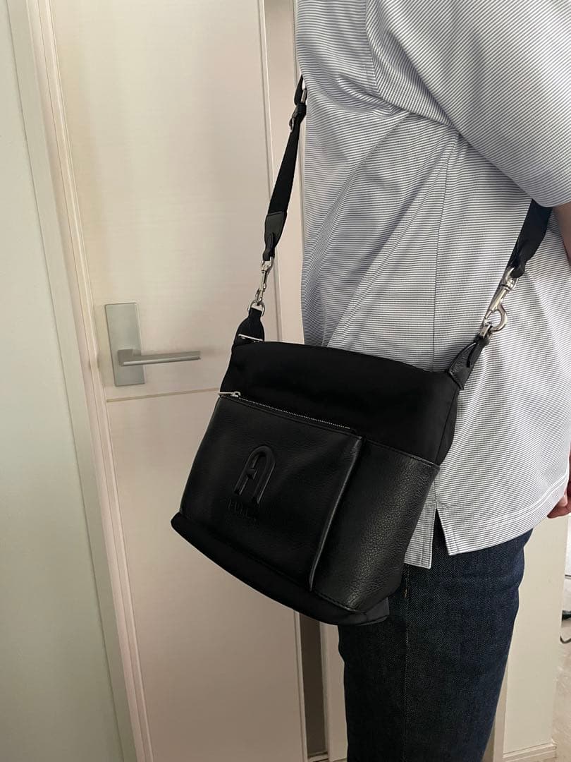 【美品】★FURLA★クロスボディバッグブラック