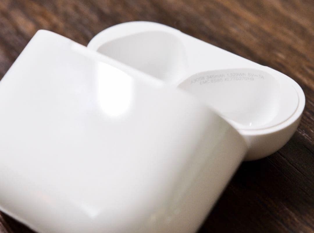 AirPods4本体 ホワイト　ノイズキャンセル機能無し