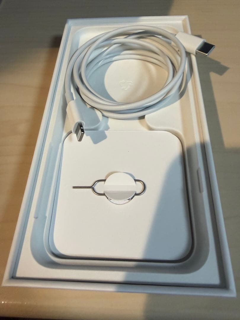 美品 SIMフリー iPhone SE3 256GB 箱 ケーブル付属