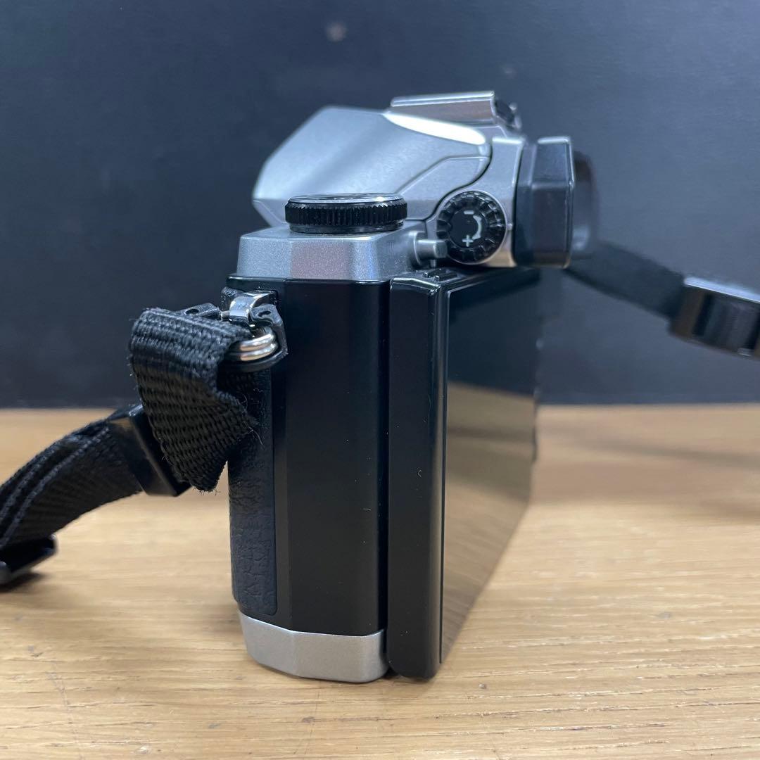 動作品 OLYMPUS OM-D E-M10 ミラーレス一眼