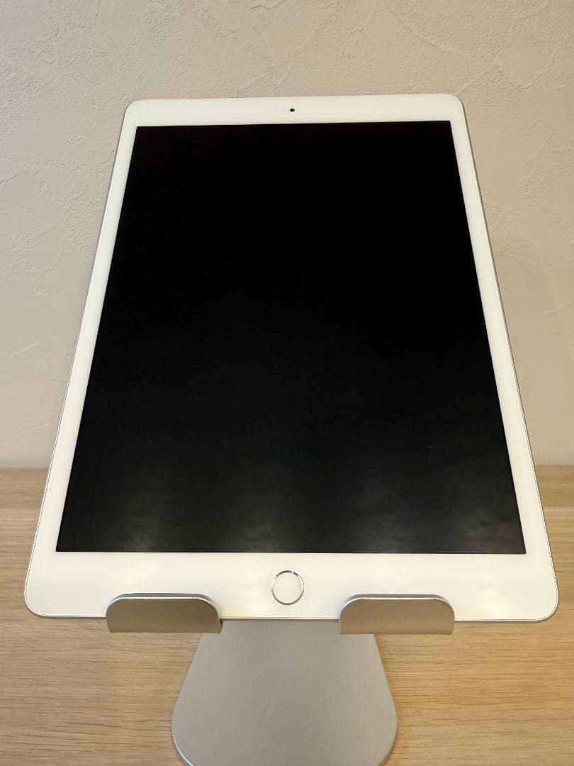 iPad 8世代　32GB 10.2インチ Wi-Fiモデル 本体