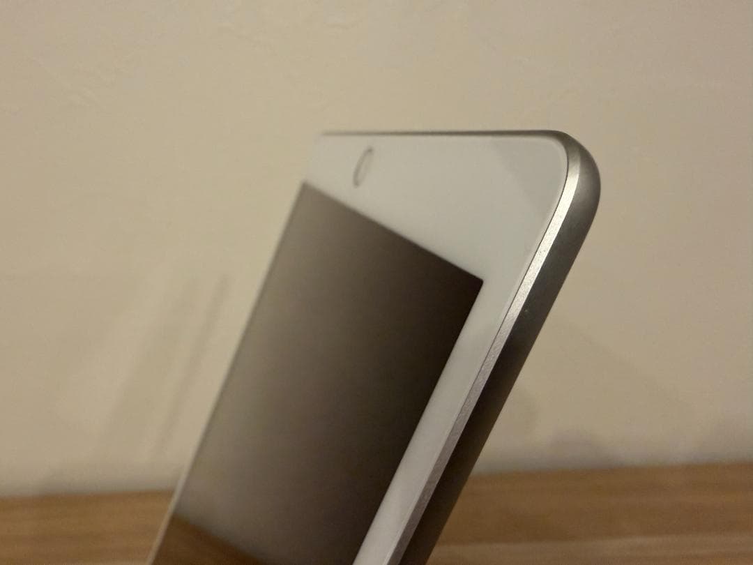 iPad 8世代　32GB 10.2インチ Wi-Fiモデル 本体