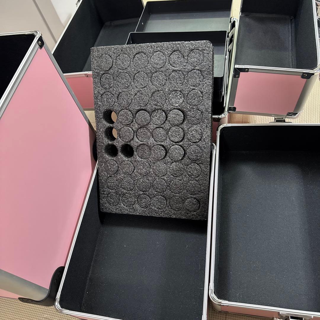 ネイル、メイク、キャスター付きケース