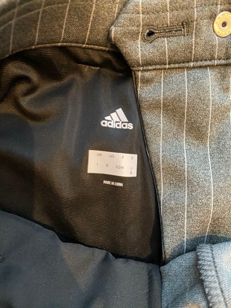 adidas カジュアルスーツ　ストライプ　グレー