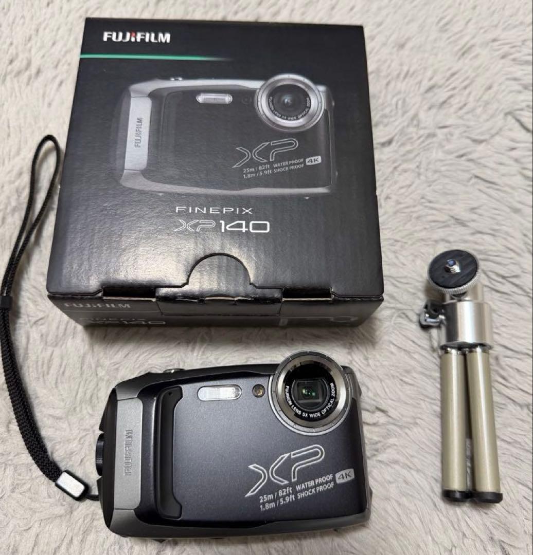 美品 FUJIFILM FinePix XP140 防水カメラ ダークシルバー