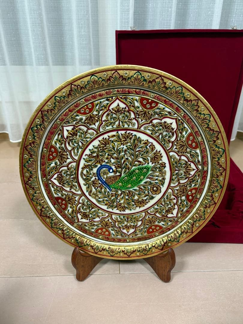 孔雀デザインの装飾皿　インド　india 大理石　金細工　美術　芸術　伝統工芸