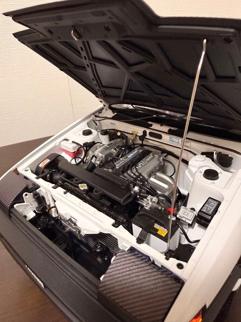 ディアゴスティーニ1/8 頭文字DのAE86ハチロクカスタム完成品