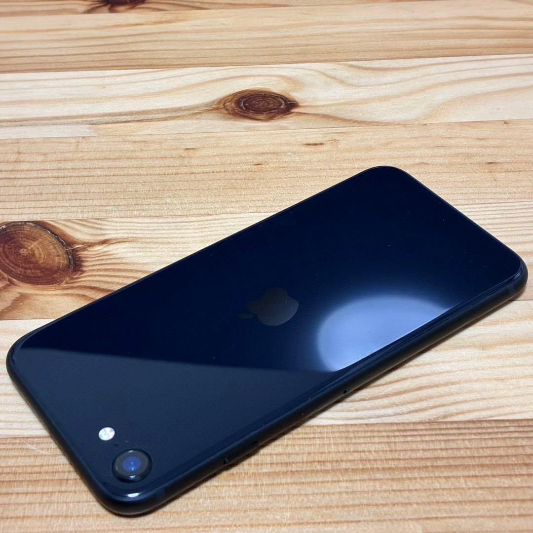 エ*ツ様 バッテリー新品　iPhoneSE第3世代64GB SIMフリー　美品