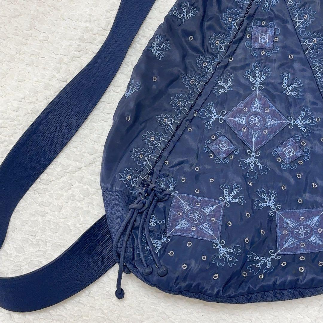 HAAT TAMASHA イッセイミヤケ 刺繍 ボディバッグ ショルダーバッグ